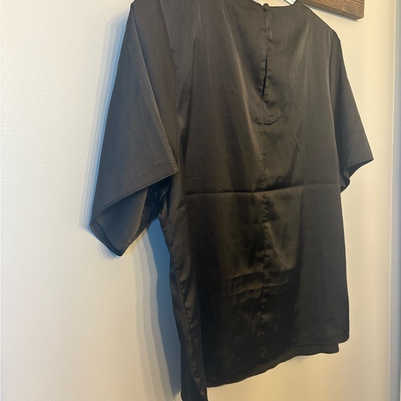 Banana Republic Black Satin feel T-shirt size Small - Picture 6 of 9